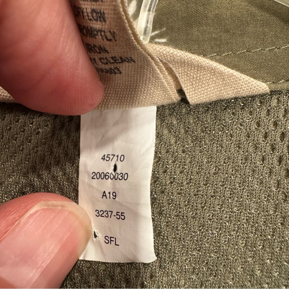 Duluth Trading Co Floral Vented Button Up Short Sleeve Army Green White Blouse - Picture 9 of 12